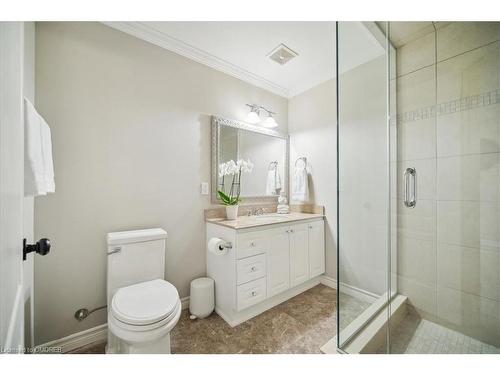 3021 Woodland Park Drive, Burlington, ON - Indoor Photo Showing Bathroom