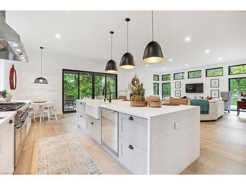 114 Reding Road, Ancaster, ON - Indoor Photo Showing Kitchen With Upgraded Kitchen