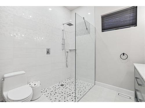 114 Reding Road, Ancaster, ON - Indoor Photo Showing Bathroom