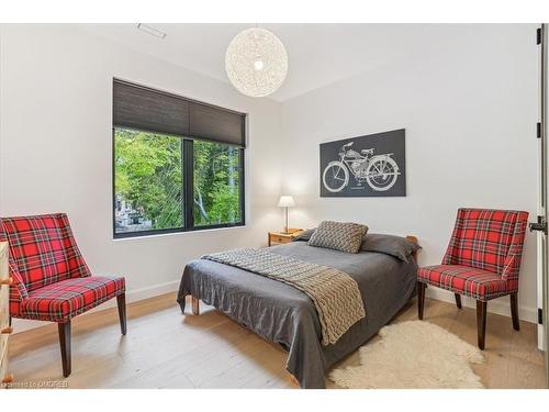 114 Reding Road, Ancaster, ON - Indoor Photo Showing Bedroom