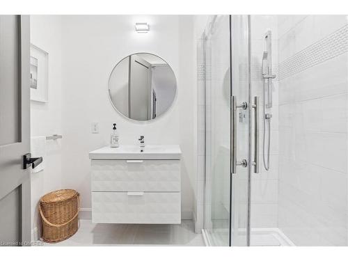 114 Reding Road, Ancaster, ON - Indoor Photo Showing Bathroom