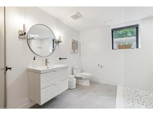 114 Reding Road, Ancaster, ON - Indoor Photo Showing Bathroom