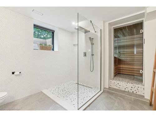 114 Reding Road, Ancaster, ON - Indoor Photo Showing Bathroom