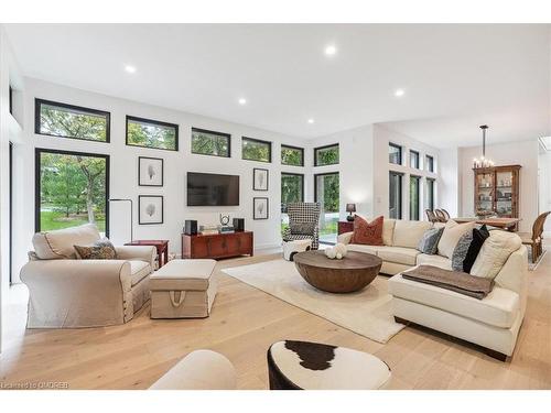 114 Reding Road, Ancaster, ON - Indoor Photo Showing Living Room