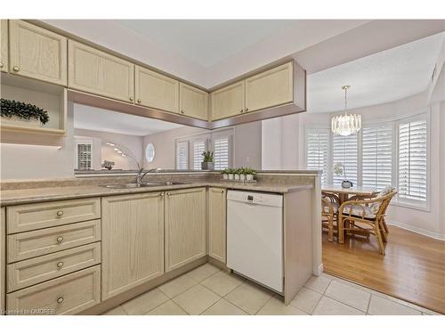 E108-216 Plains Road W, Burlington, ON - Indoor Photo Showing Kitchen