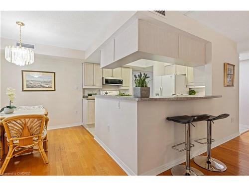 E108-216 Plains Road W, Burlington, ON - Indoor Photo Showing Kitchen