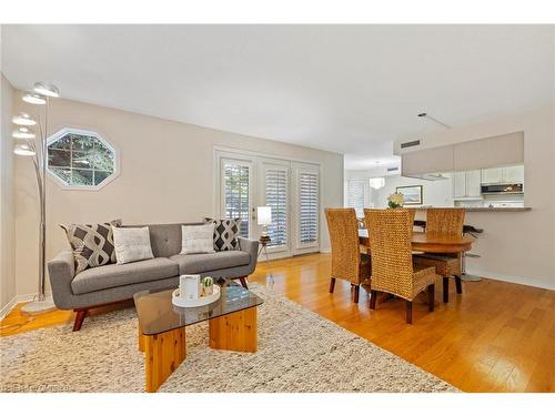 E108-216 Plains Road W, Burlington, ON - Indoor Photo Showing Living Room