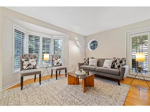 E108-216 Plains Road W, Burlington, ON - Indoor Photo Showing Living Room