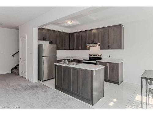 86-166 Deerpath Drive, Guelph, ON - Indoor Photo Showing Kitchen With Double Sink