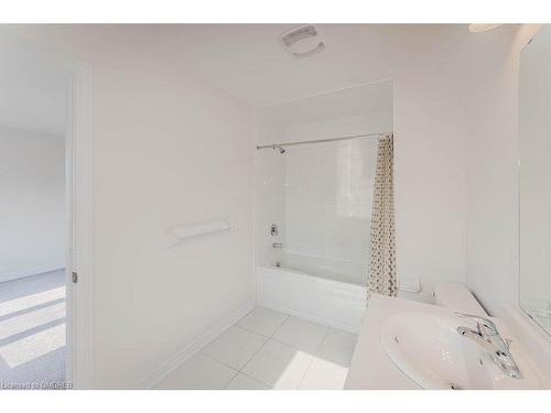 86-166 Deerpath Drive, Guelph, ON - Indoor Photo Showing Bathroom