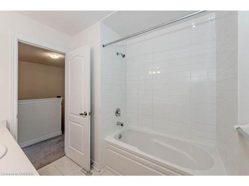 86-166 Deerpath Drive, Guelph, ON - Indoor Photo Showing Bathroom