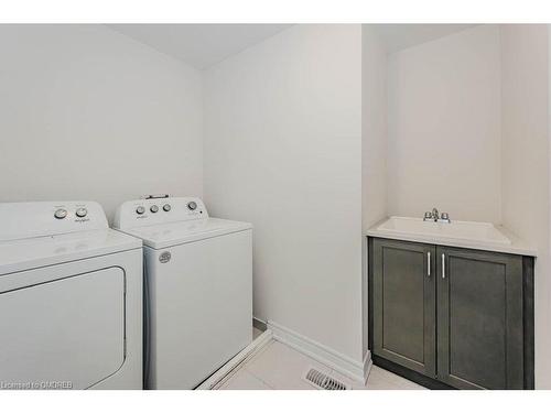 86-166 Deerpath Drive, Guelph, ON - Indoor Photo Showing Laundry Room