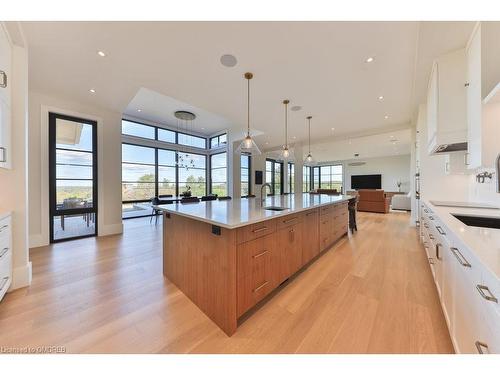 6583 Twiss Road, Burlington, ON - Indoor Photo Showing Kitchen With Upgraded Kitchen