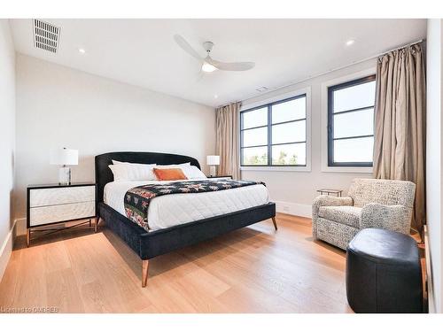 6583 Twiss Road, Burlington, ON - Indoor Photo Showing Bedroom