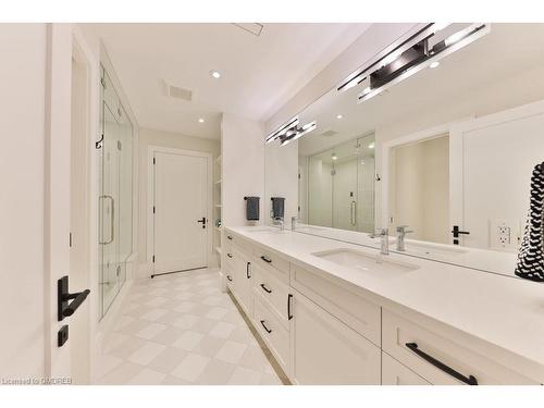 6583 Twiss Road, Burlington, ON - Indoor Photo Showing Bathroom