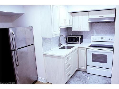 Bsmnt-1147 Ivandale Drive, Mississauga, ON - Indoor Photo Showing Kitchen