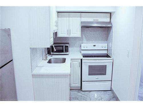 Bsmnt-1147 Ivandale Drive, Mississauga, ON - Indoor Photo Showing Kitchen