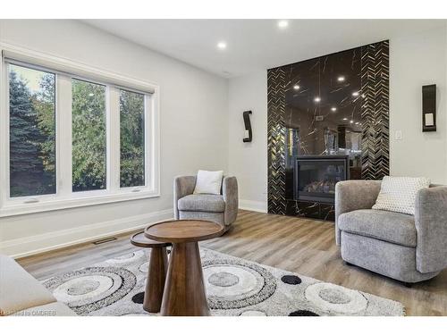 91 Oneida Boulevard, Hamilton, ON - Indoor Photo Showing Living Room With Fireplace