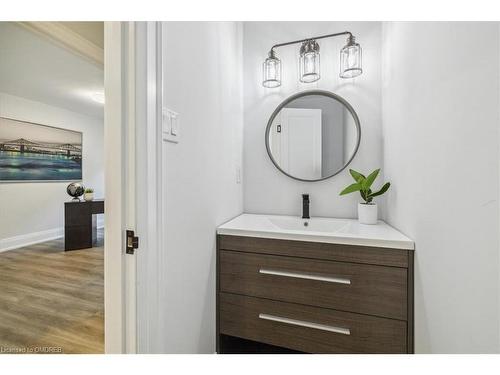 91 Oneida Boulevard, Hamilton, ON - Indoor Photo Showing Bathroom