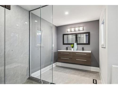 91 Oneida Boulevard, Hamilton, ON - Indoor Photo Showing Bathroom