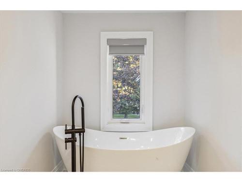 91 Oneida Boulevard, Hamilton, ON - Indoor Photo Showing Bathroom