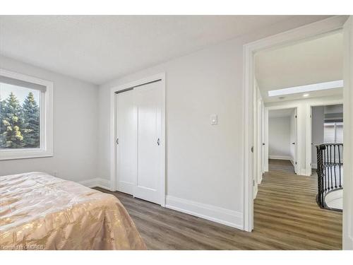 91 Oneida Boulevard, Hamilton, ON - Indoor Photo Showing Bedroom