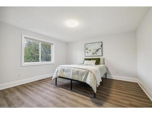 91 Oneida Boulevard, Hamilton, ON - Indoor Photo Showing Bedroom