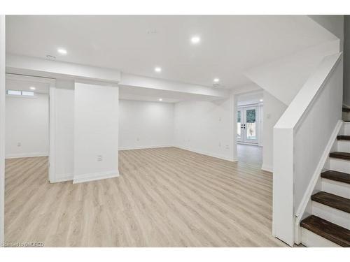 91 Oneida Boulevard, Hamilton, ON - Indoor Photo Showing Other Room