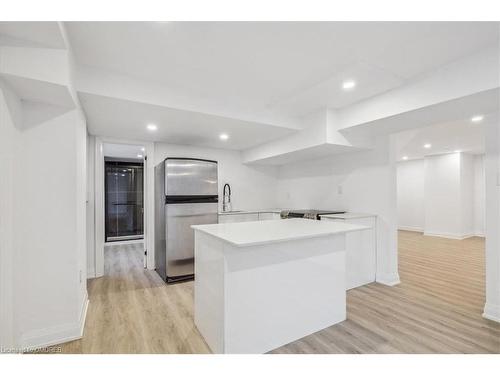 91 Oneida Boulevard, Hamilton, ON - Indoor Photo Showing Kitchen