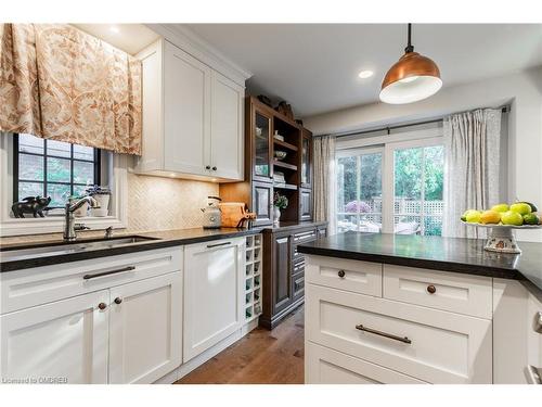 108 Chalmers Street, Oakville, ON - Indoor Photo Showing Kitchen With Upgraded Kitchen