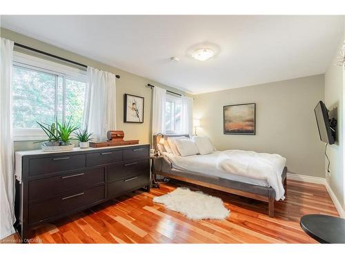 108 Chalmers Street, Oakville, ON - Indoor Photo Showing Bedroom