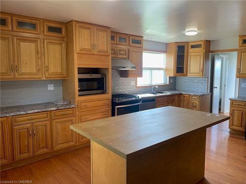 3911 Garrison Road, Ridgeway, ON - Indoor Photo Showing Kitchen With Double Sink