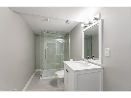 Lower-40 Clarendon Avenue, Hamilton, ON - Indoor Photo Showing Bathroom