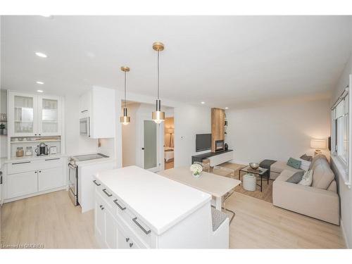 45 Glengrove Avenue, Hamilton, ON - Indoor Photo Showing Kitchen