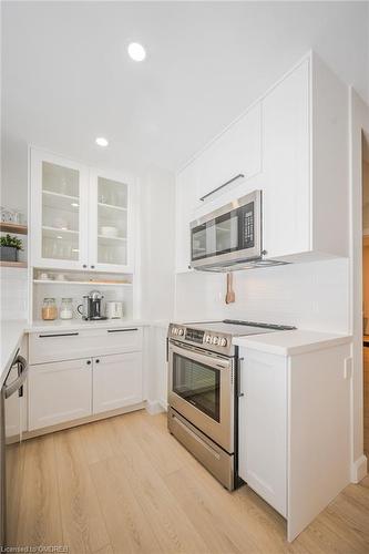 45 Glengrove Avenue, Hamilton, ON - Indoor Photo Showing Kitchen