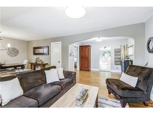 183 Rosslyn Avenue S, Hamilton, ON - Indoor Photo Showing Living Room