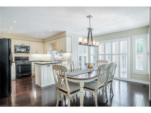 2058 Grand Boulevard, Oakville, ON - Indoor Photo Showing Dining Room