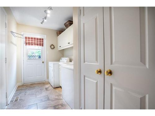 2058 Grand Boulevard, Oakville, ON - Indoor Photo Showing Laundry Room