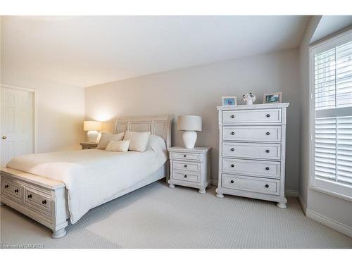 2058 Grand Boulevard, Oakville, ON - Indoor Photo Showing Bedroom