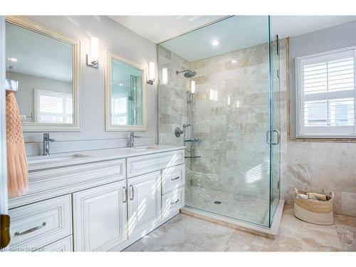 2058 Grand Boulevard, Oakville, ON - Indoor Photo Showing Bathroom