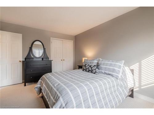 2058 Grand Boulevard, Oakville, ON - Indoor Photo Showing Bedroom