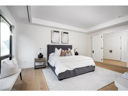 233 Lakewood Drive, Oakville, ON - Indoor Photo Showing Bedroom