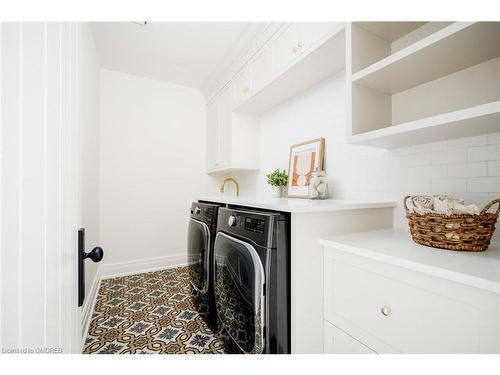 233 Lakewood Drive, Oakville, ON - Indoor Photo Showing Laundry Room