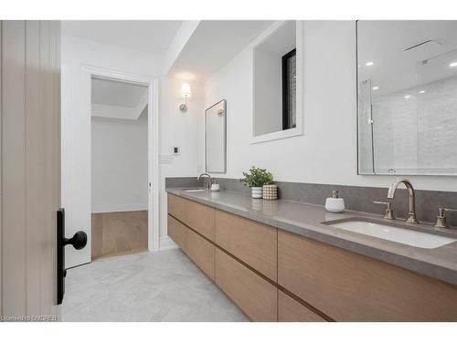 233 Lakewood Drive, Oakville, ON - Indoor Photo Showing Bathroom