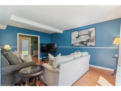 2076 Churchill Avenue, Burlington, ON - Indoor Photo Showing Living Room