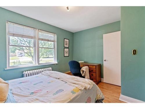 2076 Churchill Avenue, Burlington, ON - Indoor Photo Showing Bedroom