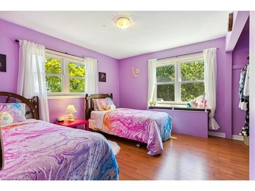 2076 Churchill Avenue, Burlington, ON - Indoor Photo Showing Bedroom