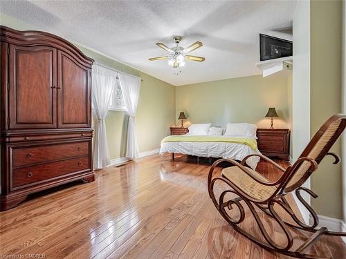 40 Grattan Street, North York, ON - Indoor Photo Showing Bedroom