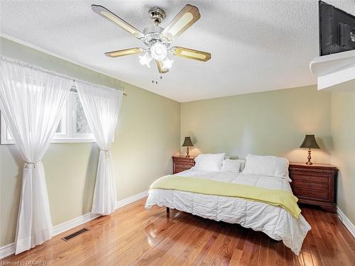 40 Grattan Street, North York, ON - Indoor Photo Showing Bedroom