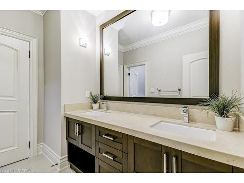 1035 Truman Avenue, Oakville, ON - Indoor Photo Showing Bathroom